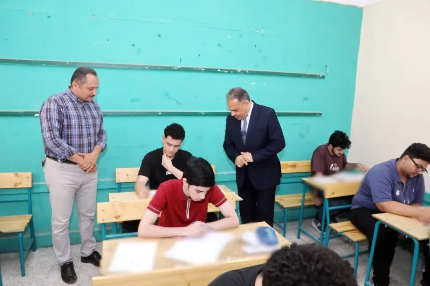 محافظ الشرقية يتفقد لجان امتحانات الثانوية العامة بمدرسة عبد العزيز علي الابتدائية
