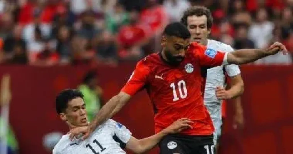 مصر ضد نيوزيلندا .. تسديدة محمد صلاح تمر بجوار القائم الأيمن للحارس