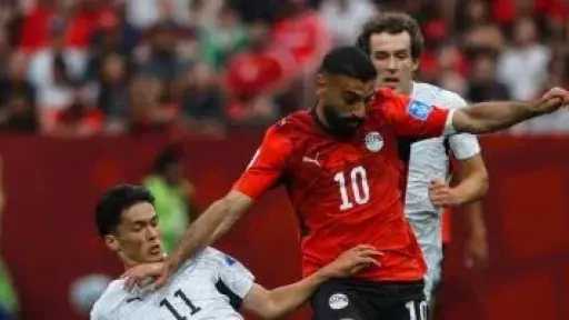 مصر ضد نيوزيلندا .. تسديدة محمد صلاح تمر بجوار القائم الأيمن للحارس