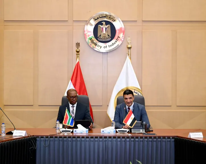 وزير الصناعة: نتفاوض مع كبريات شركات تصنيع الأدوية بالعالم لضخ استثمارات بمصر