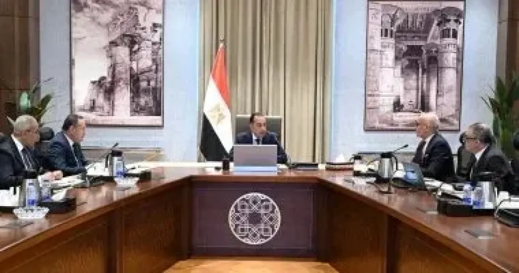 رئيس الوزراء يستعرض الموقف التنفيذى لمشروع المدينة الطبية لجامعة عين شمس