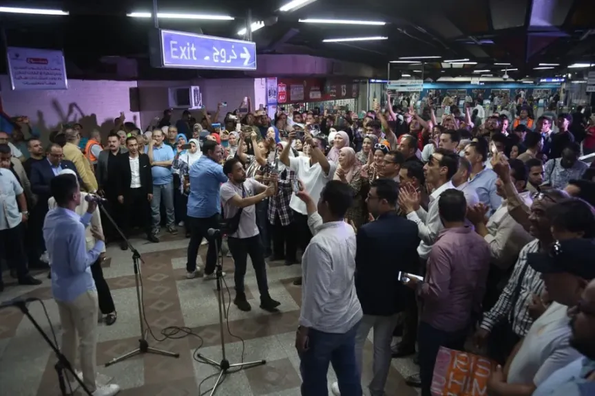”الثقافة” تفاجئ ركاب المترو بعروض من دار الأوبرا المصرية