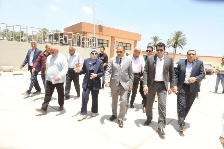 محافظ الشرقية يتفقد محطة معالجة الصرف الصحي بالزنكلون بطاقه ١٥ الف م٣/يوم