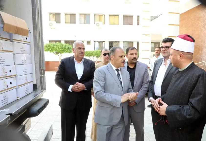 محافظ الشرقية يشهد إستلام ٢ طن لحوم من صكوك الاضاحي لتوزيعها