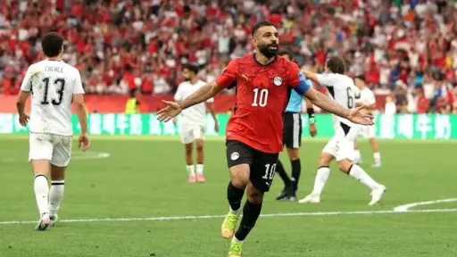 هدف يتجاوز هز الشباك.. تيري هنري يتغنى بشخصية محمد صلاح