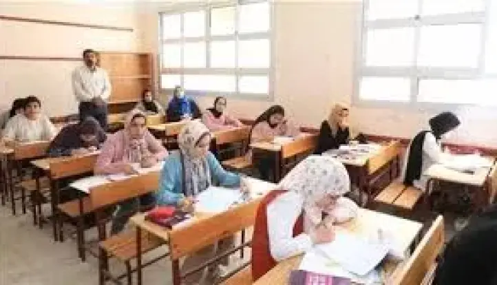 طلاب الثانوية العامة يؤدون غدا امتحان اللغة الثانية والاقتصاد والإحصاء