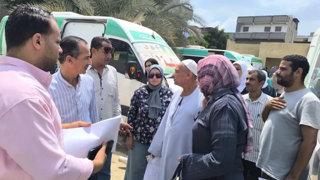 حجاج يتابع أعمال القافلة الطبية المجانية بقرية كوم البركة بالبحيرة إقبال ملحوظ من المواطنين في اليوم الأول