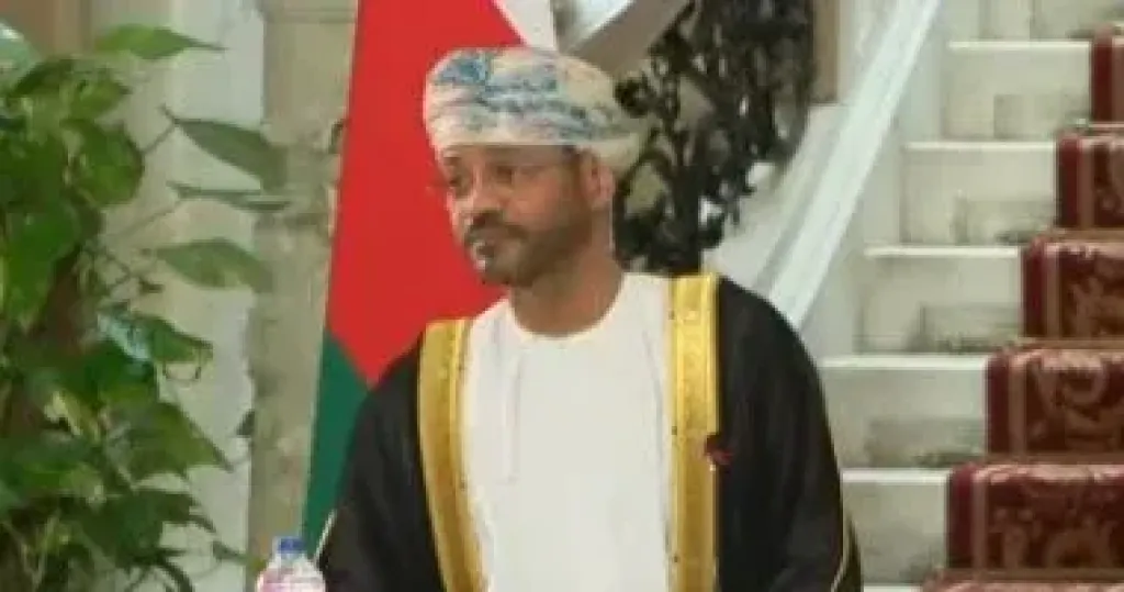 وزير الخارجية العمانى: التزام بضمان المرور الآمن فى مضيق هرمز دون رسوم