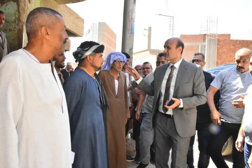 محافظ أسيوط يتابع أعمال الجمعية الزراعية بقرية ريفا وانتظام صرف الأسمدة للمزارعين
