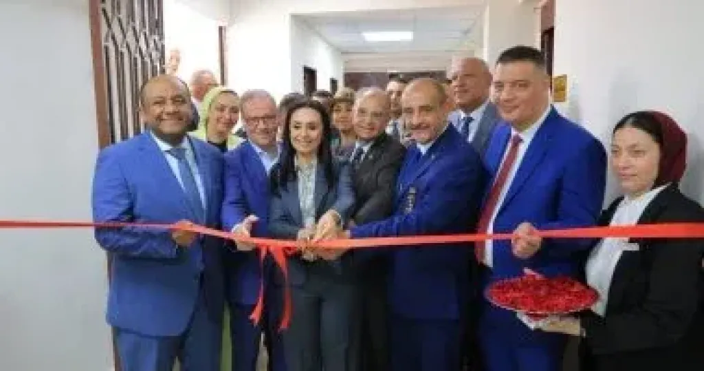 وزيرة التضامن تفتتح مركز تدريب وإنتاج الملابس الجاهزة ذات الاستخدام الواحد