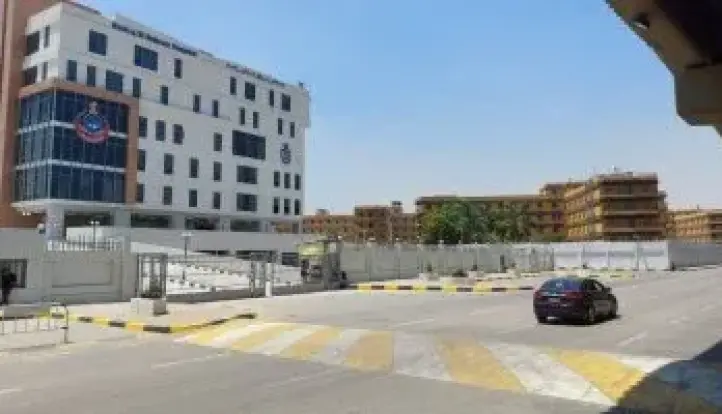 رفع كفاءة محيط مستشفى بولاق الدكرور لتحسين المظهر الحضارى