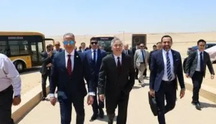 محافظ الجيزة يصطحب وفد مدينة نانجينج الصينية والسفير الصينى فى جولة بالأهرامات