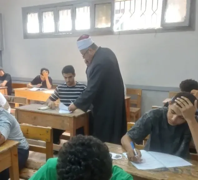 بدء لجنة مادة الأحياء بامتحان القسم العلمى للشهادة الثانوية الأزهرية