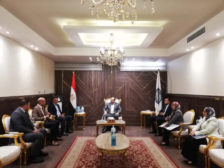 وفد من وزارة الشباب والرياضة يلتقي رئيس هيئة تنمية الصعيد ”“