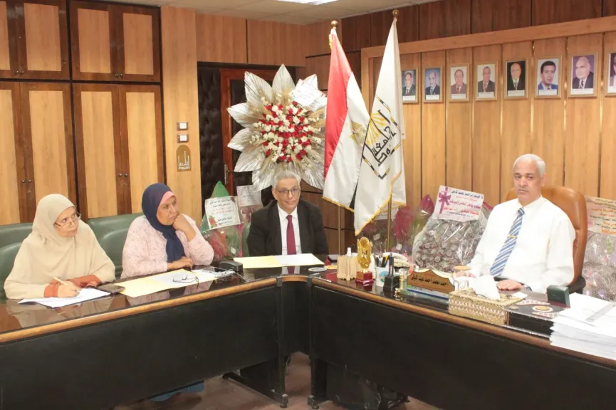 الدكتور المنشاوي.. مجلس إدارة صندوق التكافل الاجتماعي بجامعة أسيوط يعتمد إعانات المستحقين