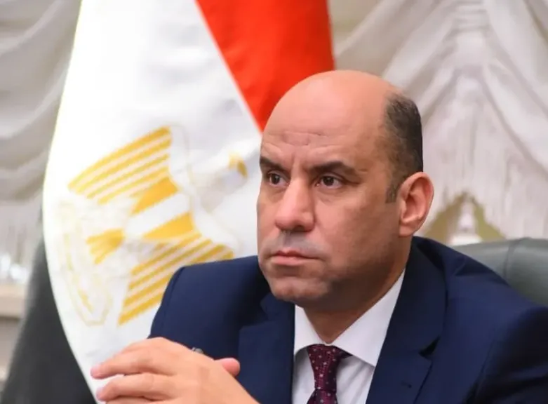 وزير العمل: القانون الجديد يشجع الاستثمار ويحقق الأمان الوظيفى للعمال