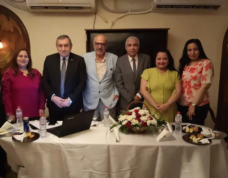عصام شرف يحذر من العالم المتنافر ويدعو الي إدارة دولية تشاركية تحقق التوازن والعدالة
