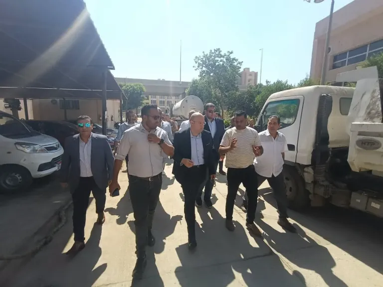 نائب محافظ الجيزة يتفقد صيانة محطة الصرف الصحي ببشتيل للحد من الطفوحات