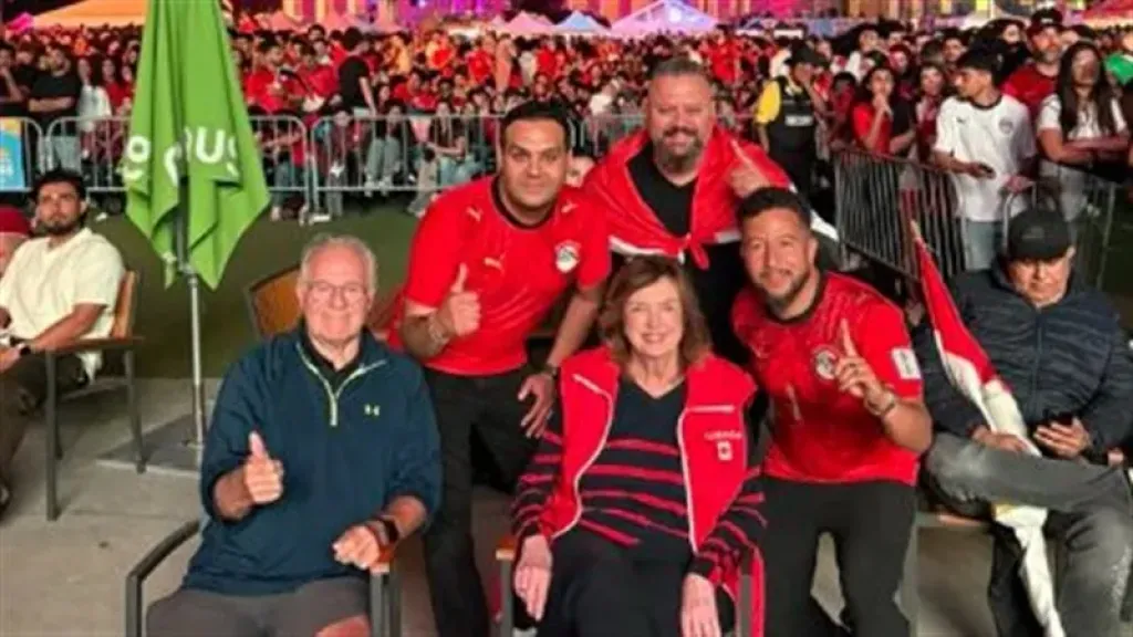 الجماهير المصرية تملأ ساحة الاحتفال في كندا، وعمدة المدينة تحضر لدعم منتخب الفراعنة