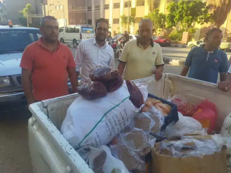 محافظ أسيوط: ضبط 213 كجم أغذية فاسدة و454 عبوة غذائية مخالفة ومنتهية الصلاحية
