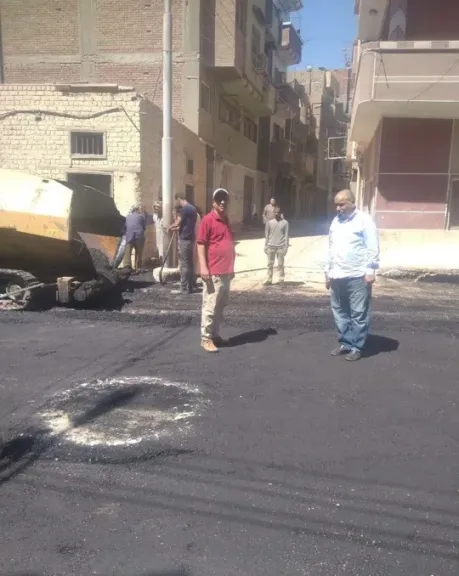 محافظ أسيوط: استكمال أعمال الرصف بمدينة صدفا.. وفرد الطبقة الأسفلتية النهائية