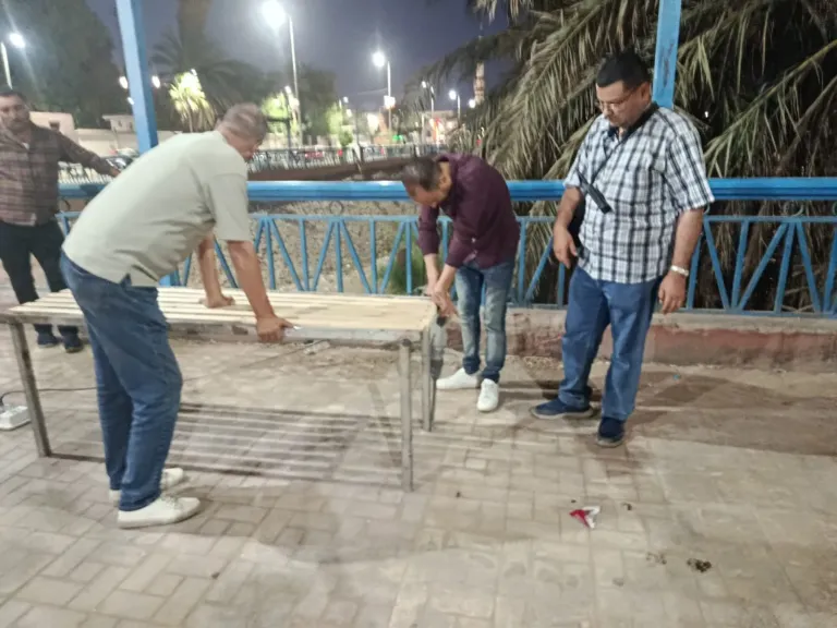 محافظ أسيوط: إصلاح وتجديد مقاعد الكورنيش بحي شرق وتركيب مقاعد جديدة