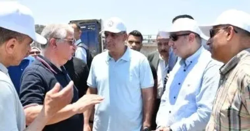 جمبلاط يستكمل جولاته الميدانية بالمحافظات.. ويتابع تنفيذ مشروعات حياة كريمة