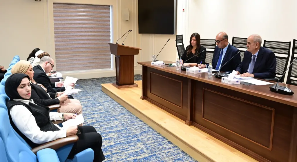 مطالب برلمانية بحصر رواتب المستشارين في الوزارات والجهات الحكومية