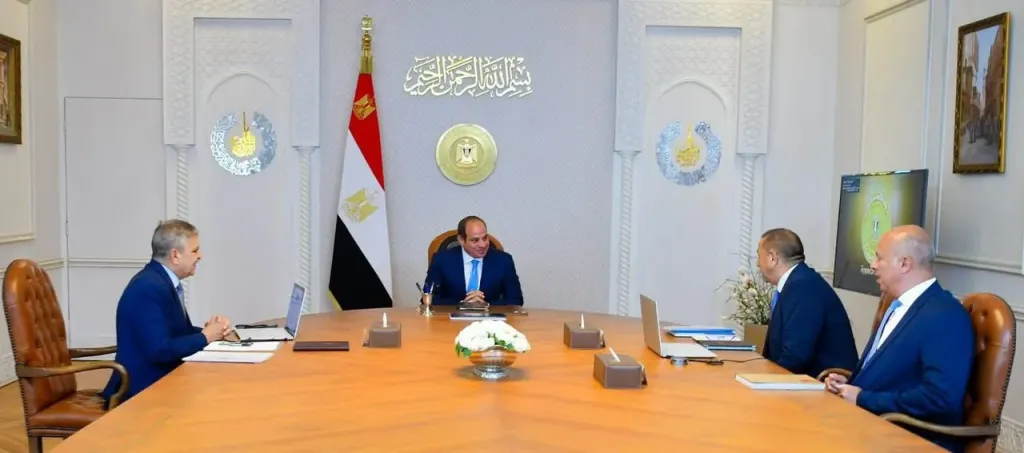 الرئيس السيسي يطلع على معدلات الملاحة في عبور قناة السويس خلال العام المالي 2026/2025