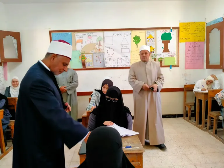 رئيس قطاع المعاهد الأزهرية يتفقد لجان امتحانات الشهادة الثانوية بالقليوبية