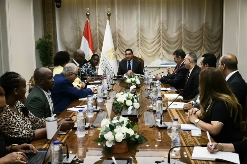 وزير الشباب والرياضة يجتمع بممثلي مفوضية الاتحاد الأفريقي لبحث ترتيبات الاستضافة