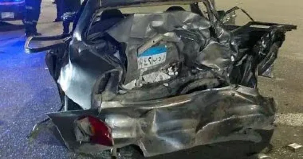 إصابة 5 اشخاص إثر حادث تصادم سيارتين بالطريق الأوسطى