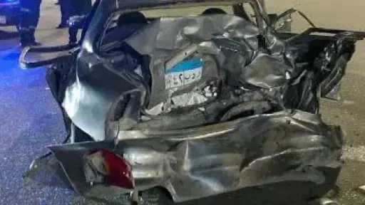 إصابة 5 اشخاص إثر حادث تصادم سيارتين بالطريق الأوسطى