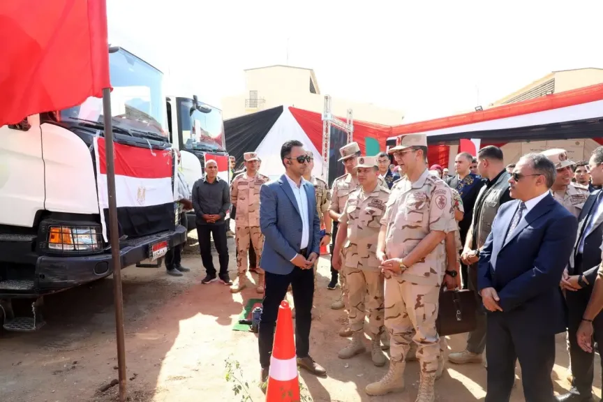 محافظ الشرقية وقائد قوات الدفاع الشعبي يتفقدان اصطفاف معدات التدريب العملي «صقر 169»