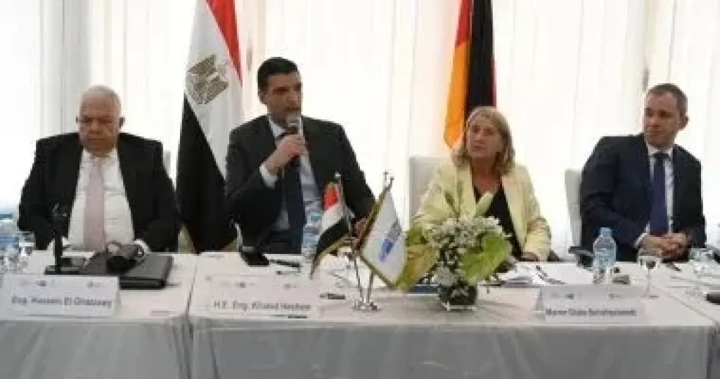 وزير الصناعة: الاتفاق مع وزارة التعليم العالي على إنشاء مجمعات تكنولوجية بالجامعات