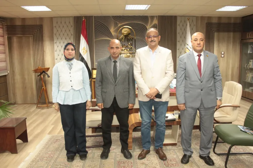 جامعة أسيوط تبحث تعزيز التعاون مع نقابة الاجتماعيين وهيئة تير دي زوم- مصر