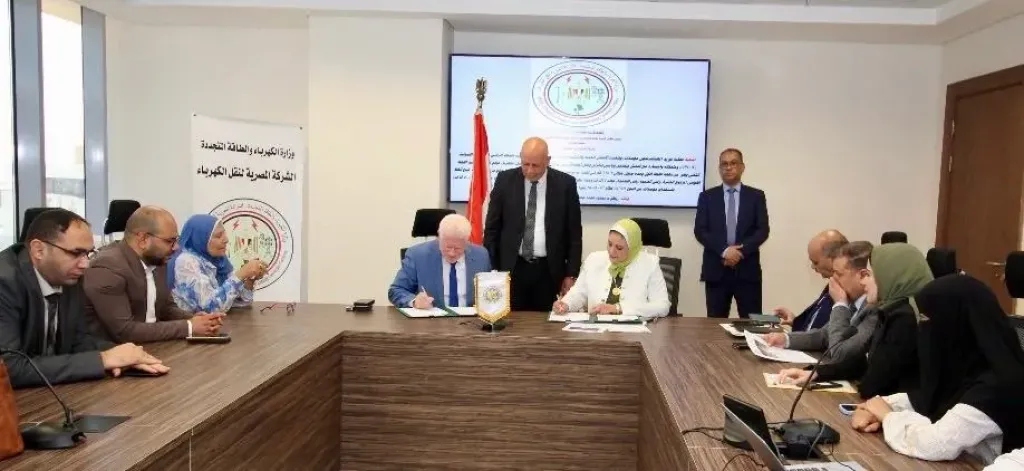 المصرية لنقل الكهرباء توقع عقدًا مع الجوهري لربط محطة محولات سمنود الجديدة بالشبكة القومية