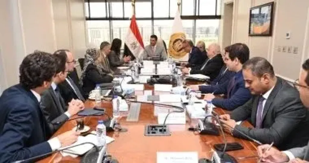 وزير الصناعة: نرحب بمبادرة التحول إلى الطاقة الشمسية في القطاع الإنتاجي