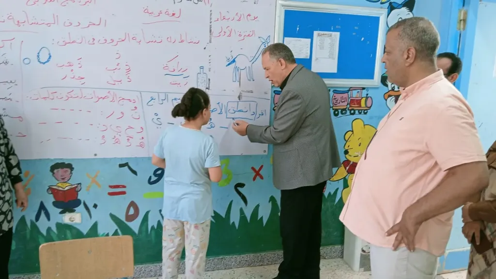 مدير تعليم أسيوط يتفقد البرنامج العلاجى والأنشطة الصيفية بإدارة ساحل سليم التعليمية