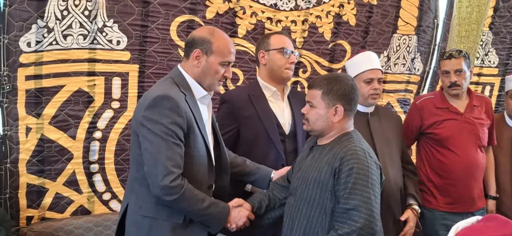 محافظ أسيوط يترأس وفدًا رسميًا لتقديم واجب العزاء لأسر الأطفال ضحايا حادث سقوط