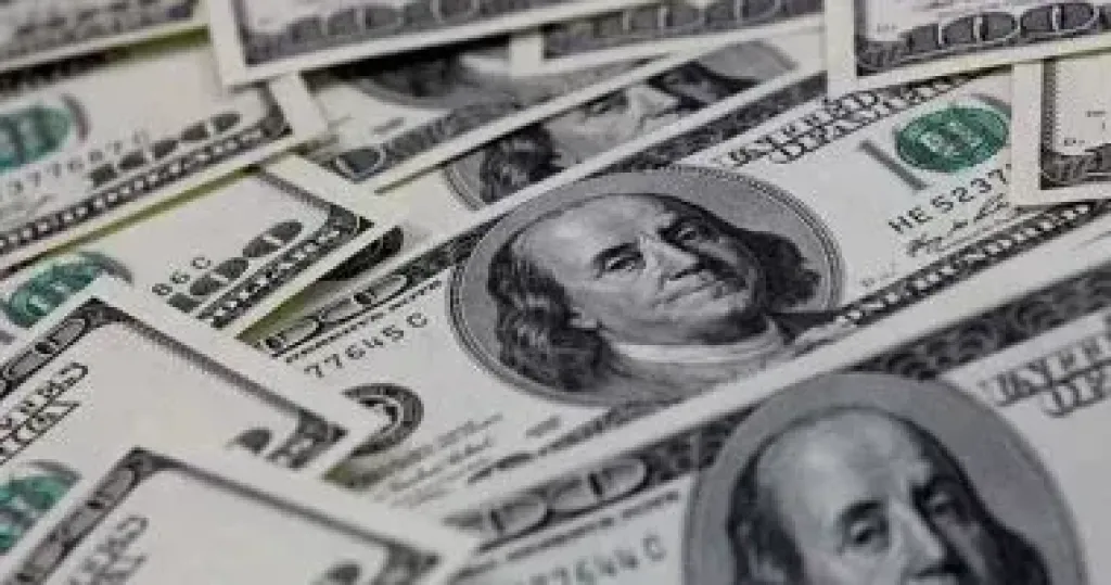 تعرف على سعر الدولار مقابل الجنيه قبل بدء جلسة التداول
