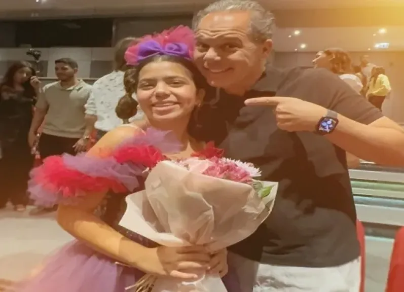 رامي إمام يوجّه رسالة مؤثرة لابنته: «الفن حياة.. وأنا فخور بيكي»