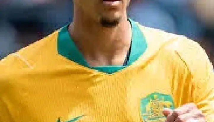 قبل مواجهة مصر.. مهاجم أستراليا يفاجئ العالم بإعلان اعتناقه الإسلام