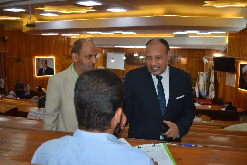 نائب رئيس جامعة الأزهر للوجه القبلي يتفقد سير امتحانات الدراسات العليا بكلية أصول