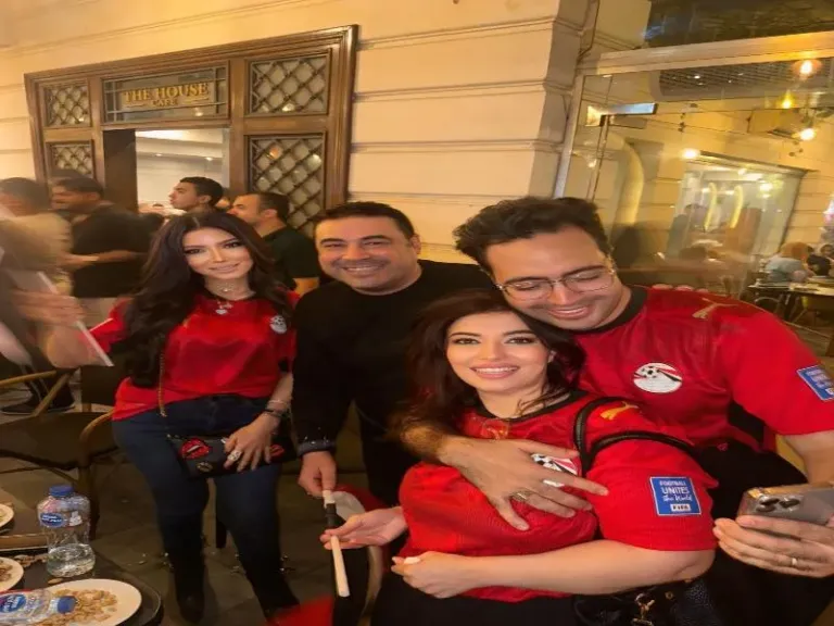 نيفين وغادة ورضا رجب يحتفلون بتأهل مصر لدور الـ 16 في كأس العالم