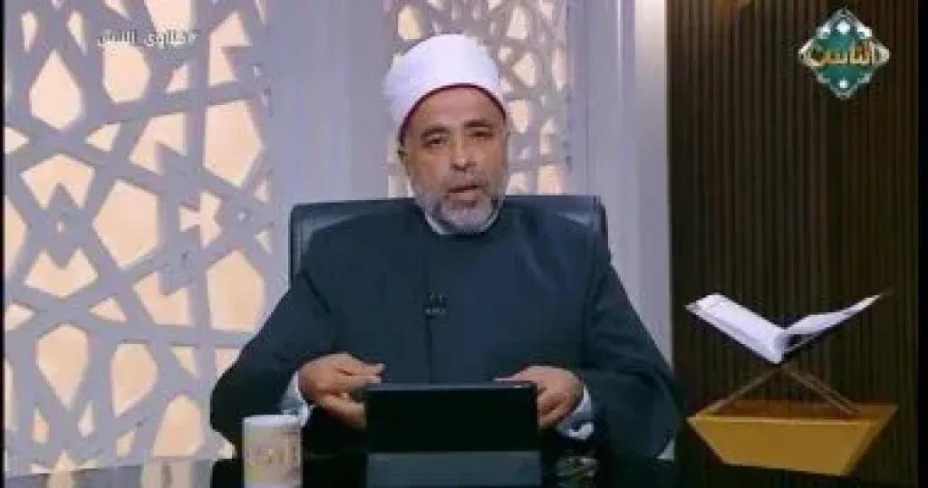 هل تعاد الصلاة عند اكتشاف بقعة دم بعد الانتهاء؟.. أمين الفتوى يجيب