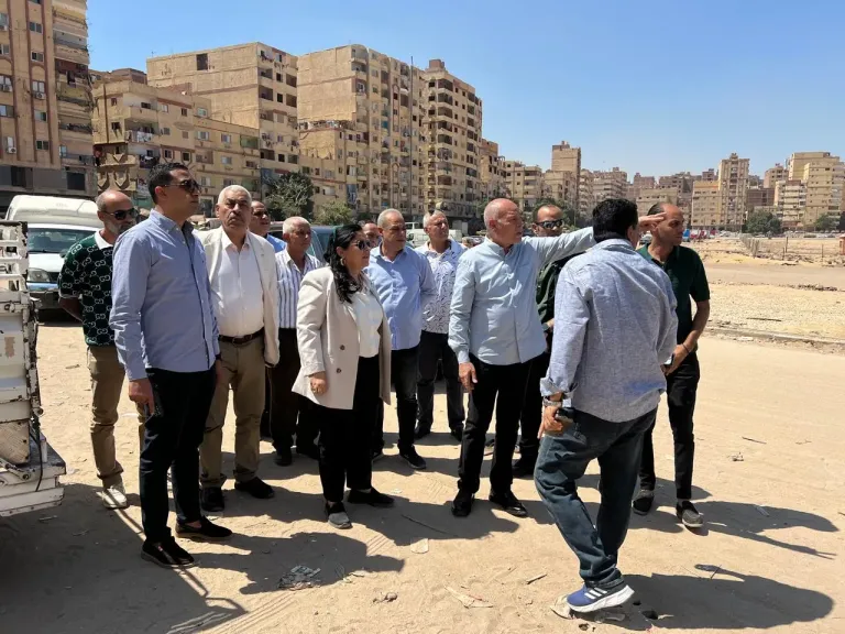 محافظ القاهرة ينقل مسئولي النظافة بشرق مدينة نصر لتقاعسهم ويشدد على المتابعة الميدانية اليومية