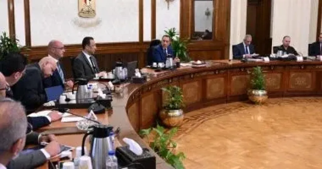 رئيس الوزراء يتابع الموقف التنفيذى لعدد من المشروعات بقطاع الاتصالات