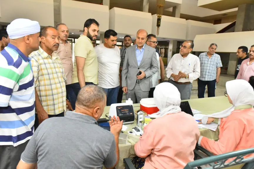 محافظ أسيوط يتابع خدمات الكشف المجاني ضمن مبادرة ”100 مليون صحة