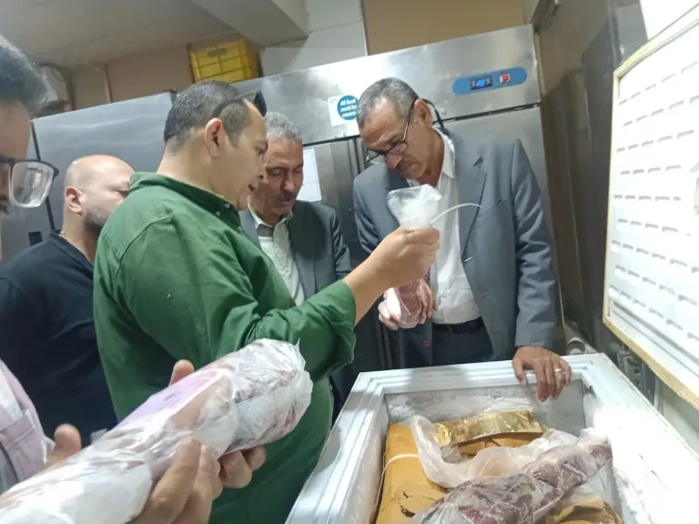 محافظ أسيوط: ضبط ما يقرب من 2 طن لحوم ودواجن غير صالحة خلال حملات